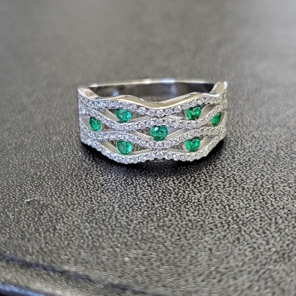 **Final Sale** Sam&Co sterling silver emerald ring - Picture 1 of 8